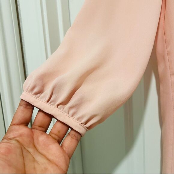 Shasa Women's Blouse With Back Bow and Deep V-Neck Detail Blush Pink Sz. Small - Picture 4 of 8